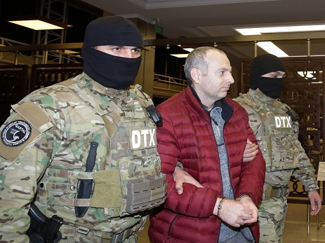 Azərbaycanın işğal altındakı ərazilərinə qanunsuz səfərlər edən bloqqer Aleksandr Lapşin ölkəmizə ekstradisiya olunub - FOTO