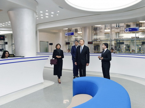 Президент Азербайджана открыл новый центр услуг в почтовом филиале №1 в Баку - ФОТО