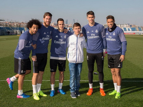 Футболисты «Реала» встретились с мальчиком, спасшим 6 человек из самолета «Шапекоэнсе» - ФОТО