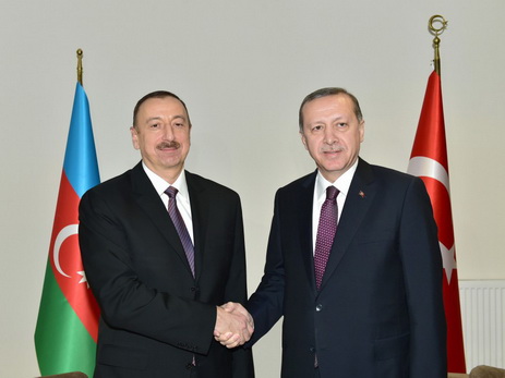 Президент Ильхам Алиев поздравил турецкого президента с днем рождения