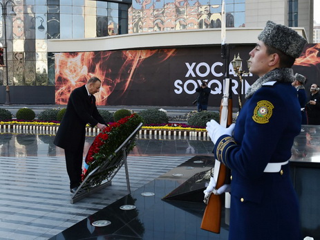Президент Азербайджана возложил венок к памятнику жертвам Ходжалинского геноцида - ФОТО