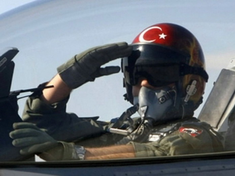 Турецкий пилот повторил мем «солящего повара» перед авиаударами по ИГИЛ - ВИДЕО
