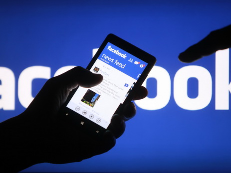 Facebook начала маркировать новости, которые пользователи сочли недостоверными