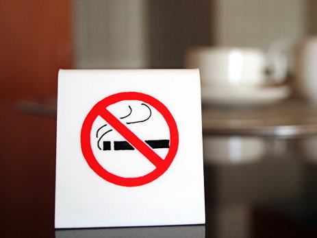 В Милли Меджлисе обсудили вопрос ограничения курения в общественных местах