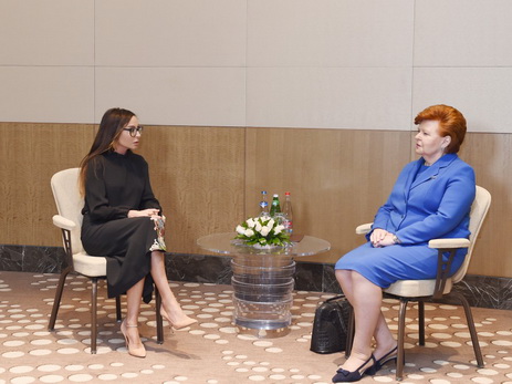 Первый вице-президент Азербайджана Мехрибан Алиева встретилась с бывшим Президентом Латвии - ФОТО