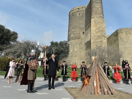 İlham Əliyev Novruz bayramı münasibətilə ümumxalq şənliyində iştirak edib - FOTO