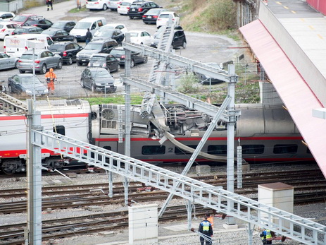 В Италии поезд сошел с рельсов, есть пострадавшие