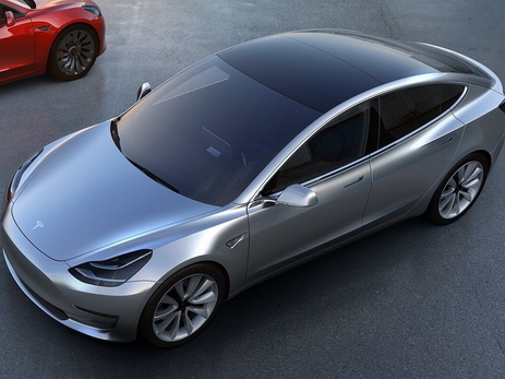 Илон Маск опубликовал короткое видео с электромобилем Tesla Model 3 и ответил на вопросы по срокам и модификациям