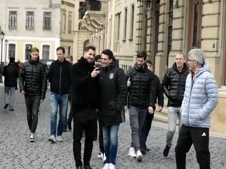 Футболисты сборной Германии прогулялись по Баку - ФОТО - ВИДЕО