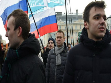 Сторонники Навального проводят акции протеста в городах России