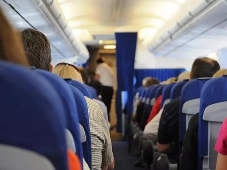 Американская авиакомпания не пустила на рейс девушек в леггинсах