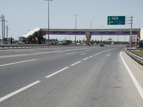 Ограничено движение на одной из оживленных автотрасс Баку - КАРТА