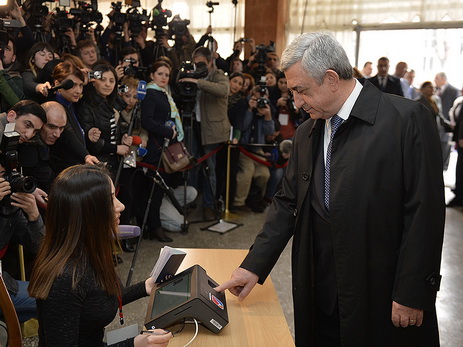 Техника не распознала отпечатков пальцев президента Армении на выборах - ФОТО