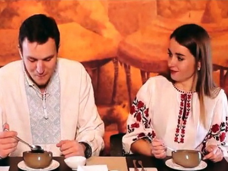 Удивление и восторг: украинцы впервые пробуют блюда азербайджанской национальной кухни - ВИДЕО
