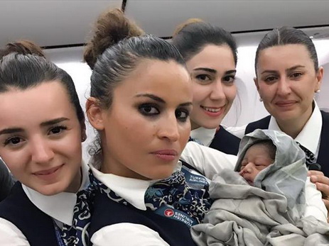 Turkish Airlines примет участие в судьбе маленькой Кадижи, родившейся на борту самолета - ФОТО