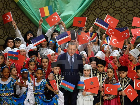 Азербайджанская девочка заставила расчувствоваться турецкого премьера – ФОТО – ВИДЕО
