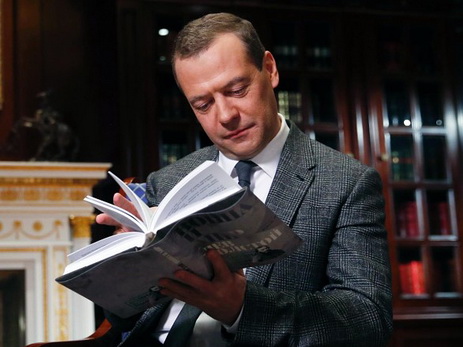 Медведев сравнил себя со средним американцем по числу прочитанных книг