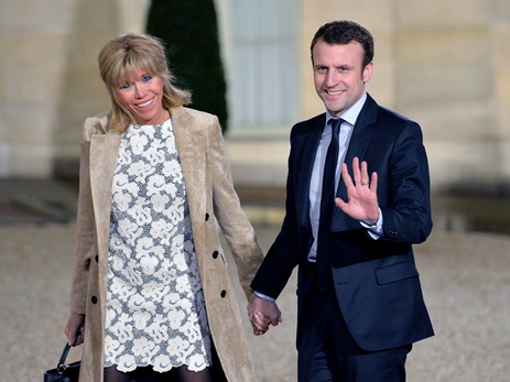 Макрон: будущий президент Франции счастлив с женой, которая старше его на 24 года - ФОТО