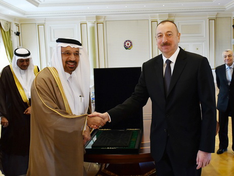 Саудовский министр подарил Президенту Ильхаму Алиеву фрагмент покрывала священной Каабы - ФОТО