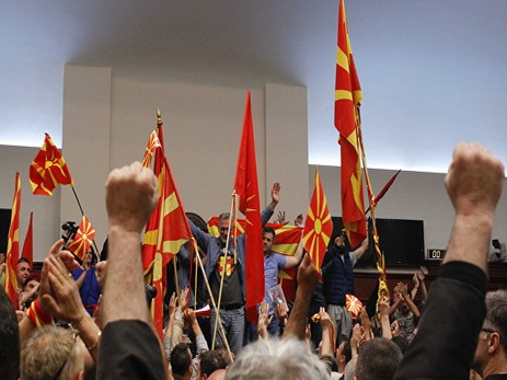 Президент Македонии после протестов призвал лидеров партий к переговорам