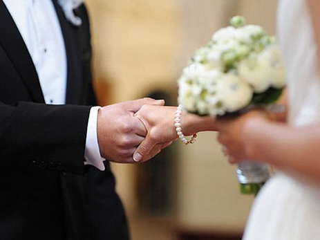 В Баку жених и невеста застряли в лифте в день свадьбы - ВИДЕО