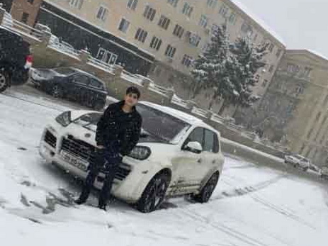 В Баку несовершеннолетний сын бизнесмена на Porsche насмерть сбил девушку - ФОТО