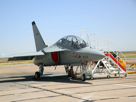 ВВС Азербайджана презентовали реактивный самолет нового поколения M-346 – ФОТО