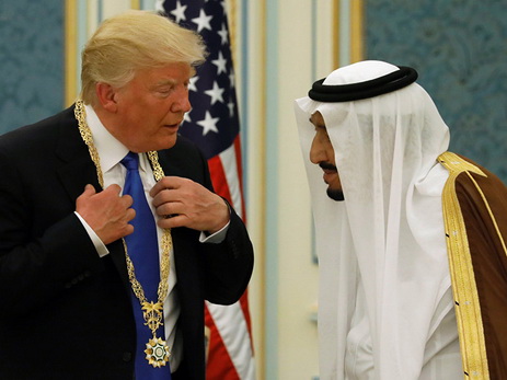 Трампу в Саудовской Аравии вручили орден короля Абдель Азиза