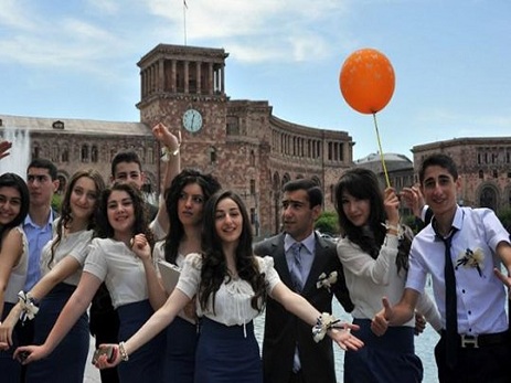 1in.am: «Последний звонок» опустошающейся Армении»