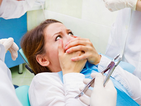 В Петербурге стоматолог из корысти удалила пациентке 22 здоровых зуба