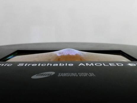 Samsung продемонстрировала первый в мире растягивающийся дисплей - ВИДЕО