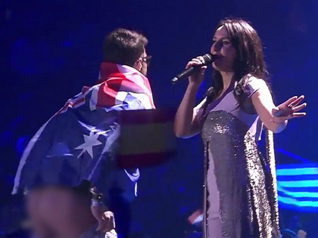 Джамала заступилась за оголившегося на сцене Евровидения пранкера - ВИДЕО