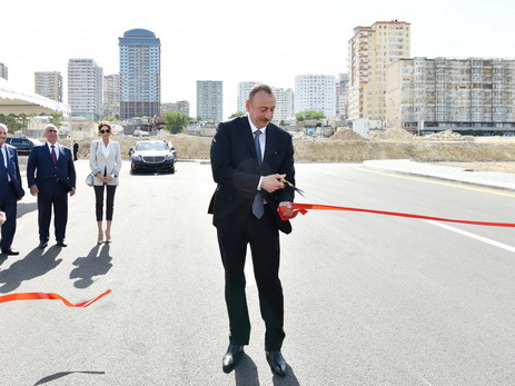 Президент Ильхам Алиев открыл новые дороги в Ясамальском районе Баку - ФОТО