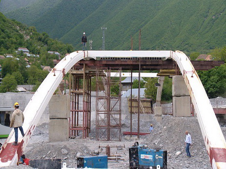 В туристическом регионе Азербайджана строится новый ажурный мост – ФОТО - ВИДЕО