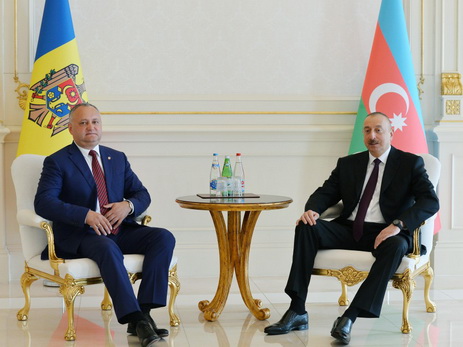Президенты Азербайджана и Молдовы встретились один на один - ФОТО