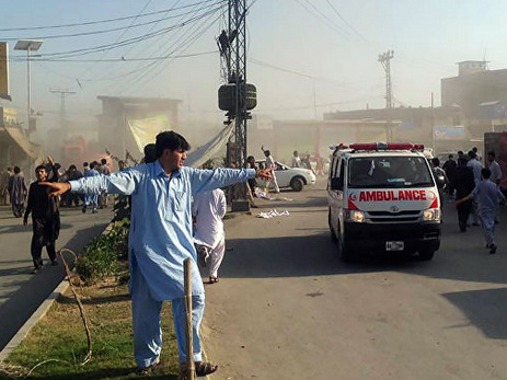 Число погибших при взрывах на северо-западе Пакистана увеличилось до 37