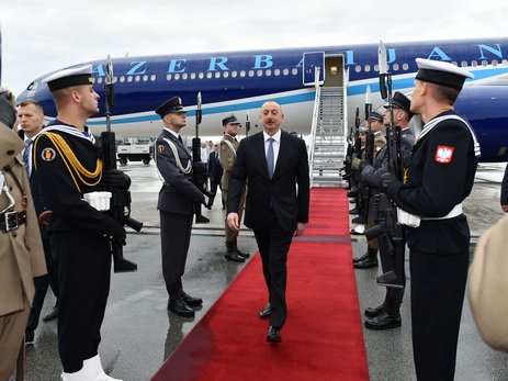 Президент Ильхам Алиев прибыл с официальным визитом в Польшу - ФОТО
