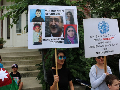 Перед посольством Армении в Вашингтоне прошла акция протеста - ФОТО