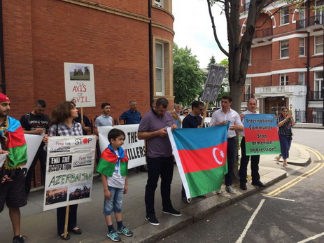В Лондоне перед посольством Армении проведена акция протеста - ФОТО