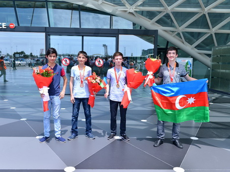 Как встречали азербайджанских медалистов международной олимпиады в Баку - ФОТО
