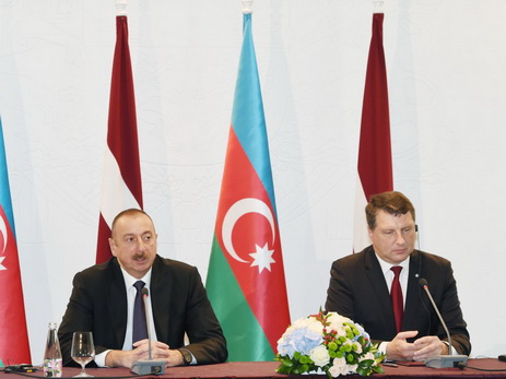 Президенты Азербайджана и Латвии выступили с заявлениями для СМИ – ФОТО