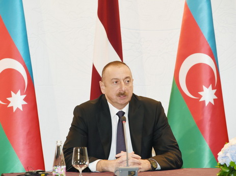 Президент Ильхам Алиев: Азербайджан предлагает Латвии конкретные области сотрудничества