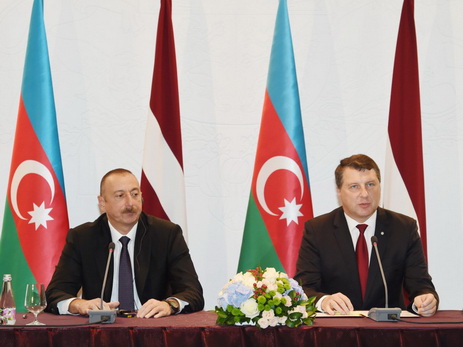Президент Латвии выступил в поддержку позиции Баку по Карабаху