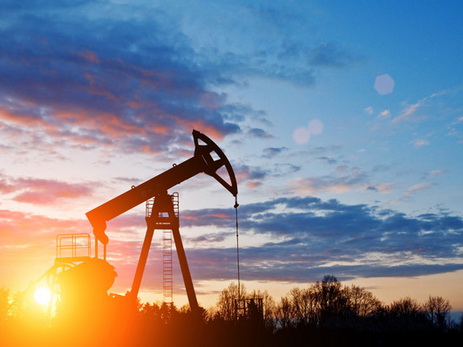 В Азербайджане снизилась добыча нефти и газа