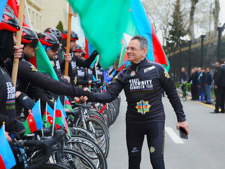 Мадат Гулиев вышел на велогонку с чемпионом Азербайджана – ВИДЕО