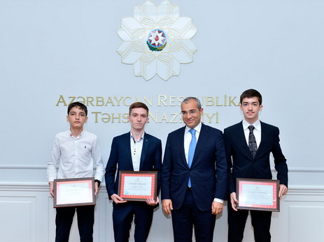 Микаил Джаббаров встретился с победителями Международной олимпиады по химии – ФОТО