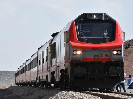Из Турции в Грузию отправился первый экспериментальный поезд Баку-Тбилиси-Карс - ФОТО