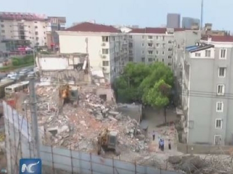 В Шанхае при обрушении здания погибли пять человек - ВИДЕО