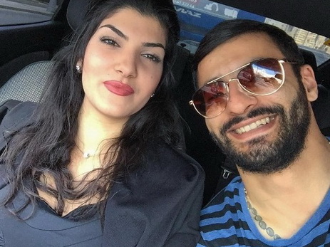 Армянский Instagram-блогер с супругой спел песню азербайджанских исполнителей – ВИДЕО