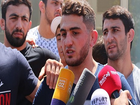 Güləşçilər etiraz edirlər: deyirlər ki, maşınınızı yuyaq, bizə 5-10 manat verin – FOTO – VİDEO